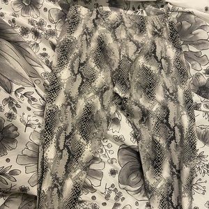 Snake pattern leggings